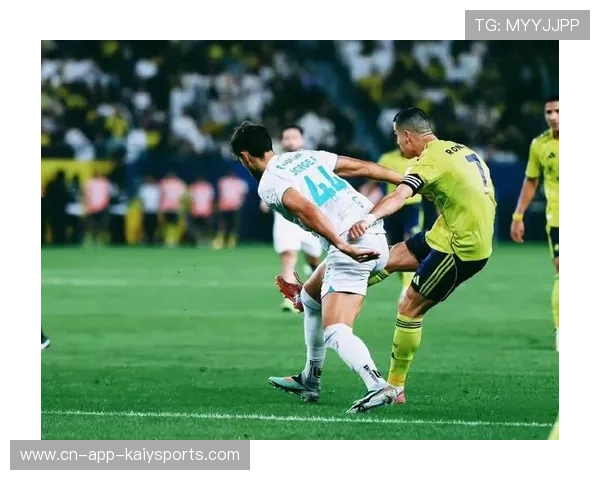 C罗脚后跟妙传,利雅得胜利禁区再造险,c罗脚后跟扣球 C罗脚后跟妙传,利雅得胜利禁区再造险,c罗脚后跟扣球